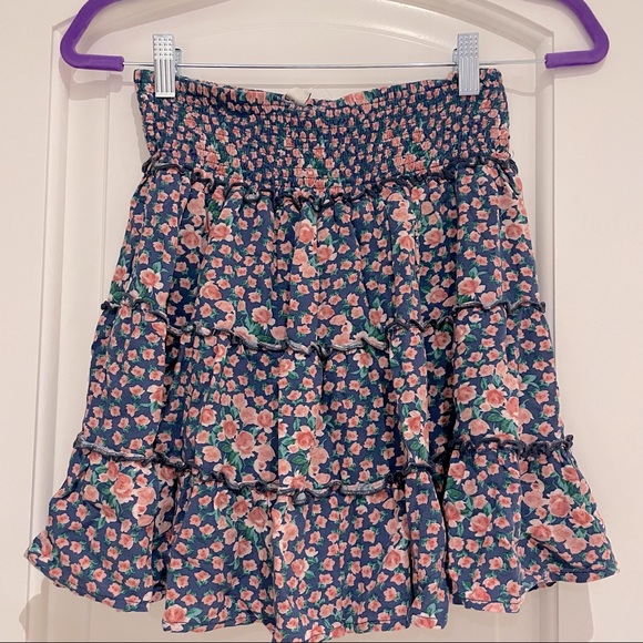 Floral Tiered mini skirt - Picture 2 of 3